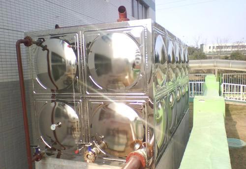 定量下料發泡機(圖4) 不銹鋼保溫水箱保溫層填充發泡聚氨酯案例